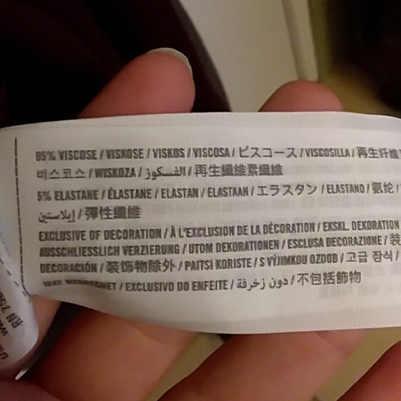 ❌SOLD❌ LAST DAY! A&F Cold Shoulder wrap tee - Picture 7 of 8